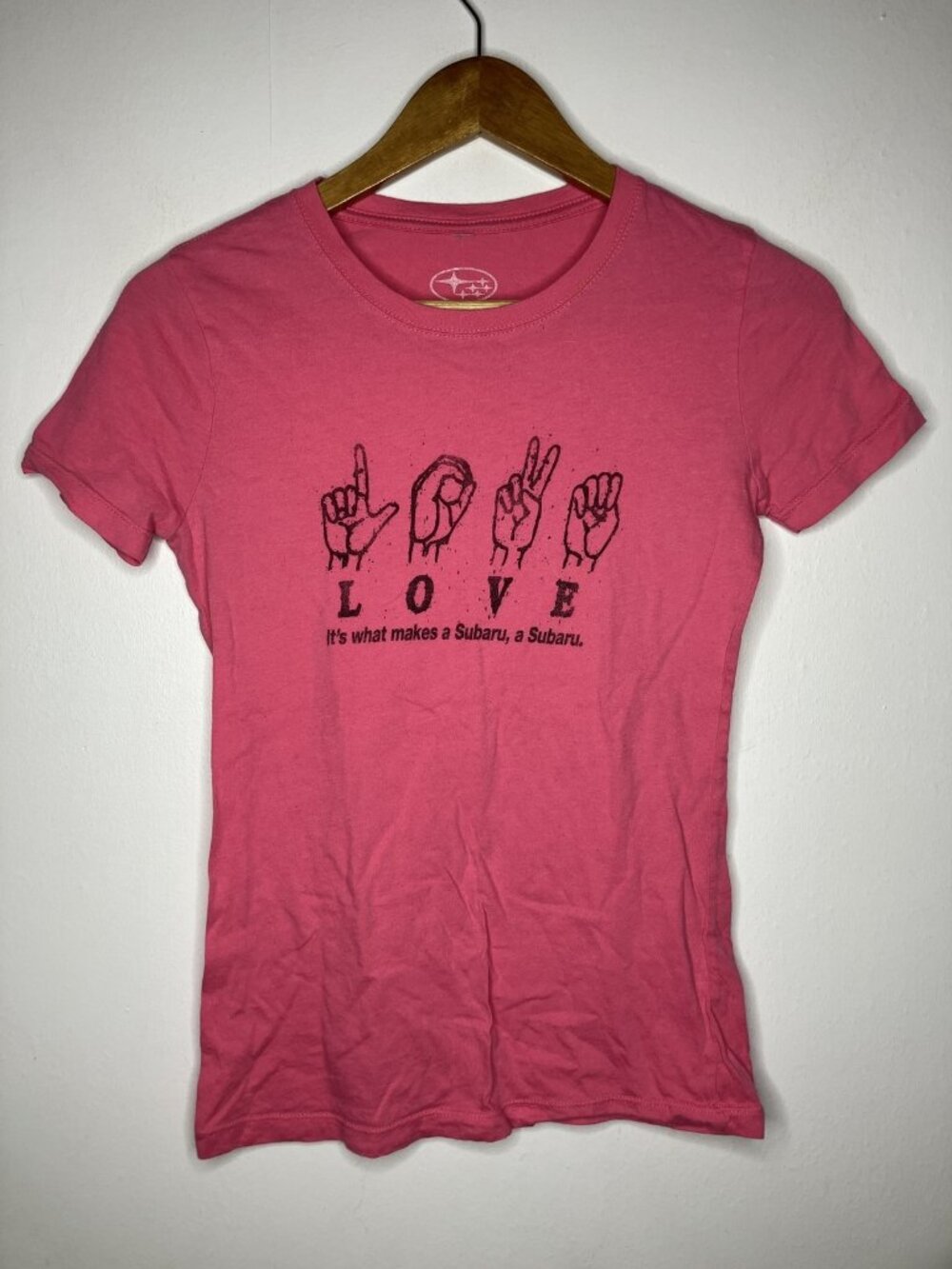 Subaru LOVE Sign Language T-Shirt Women's Small Pink 100% Cotton Car Graphic Tee